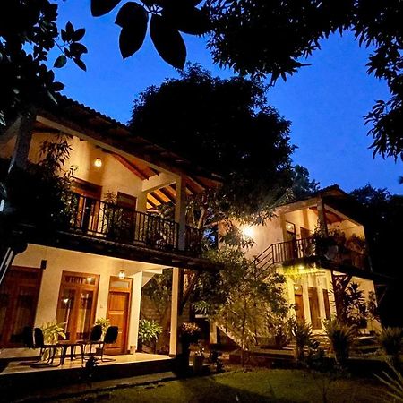 Kithmi Resort 폴로나루와 외부 사진