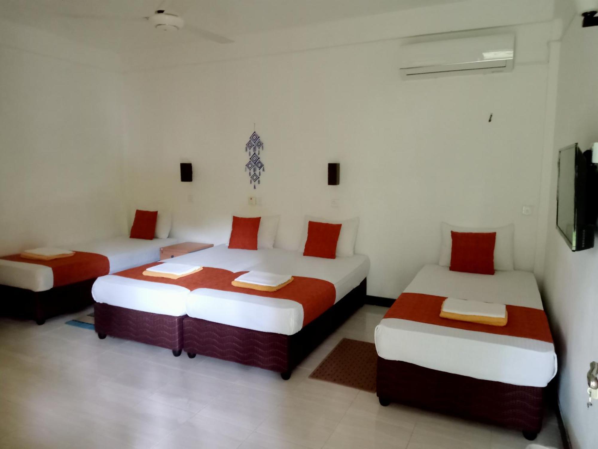 Kithmi Resort 폴로나루와 외부 사진